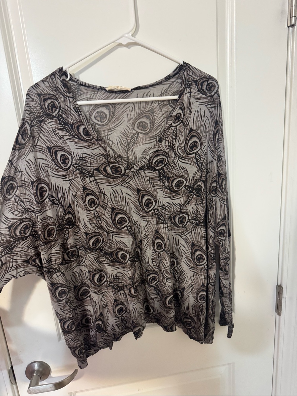 Show Me Your MuMu Black Peacock Feather V-Neck Long Sleeve Top
